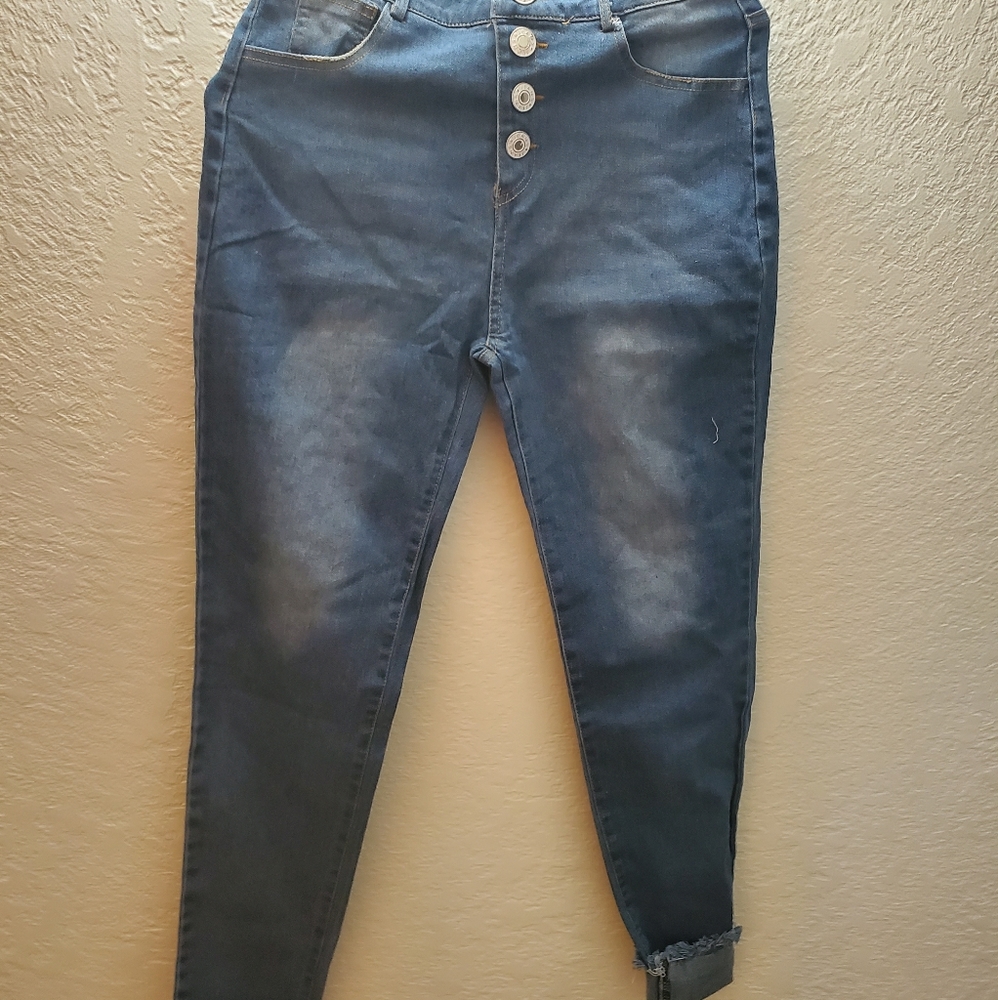 Medium to high waisty skinnies